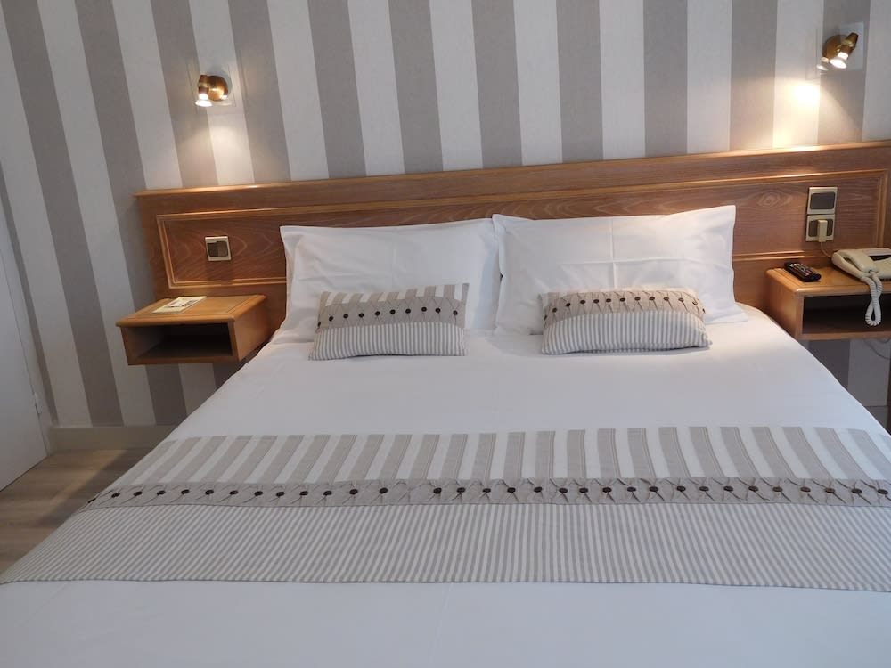 Contact Hôtel Limoges - HOTEL DES DEUX MOULINS 4