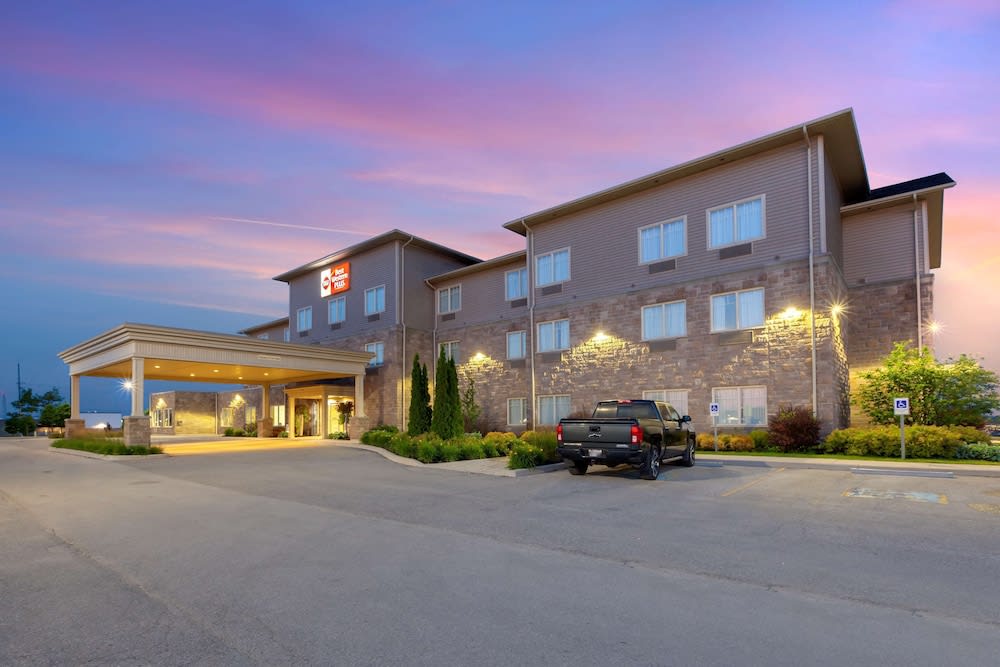 Best Western Plus Walkerton Hotel & Conference Centre 1