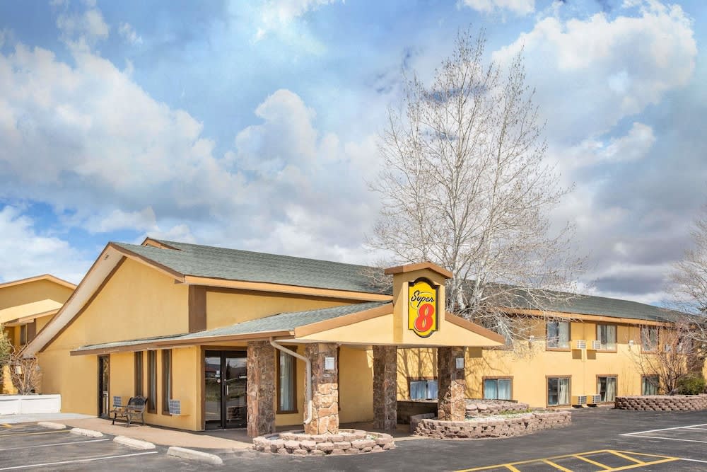 Super 8 by Wyndham Craig 1
