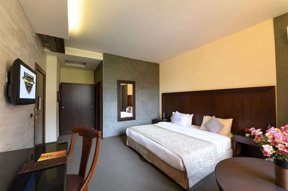 Reston Hotel 2