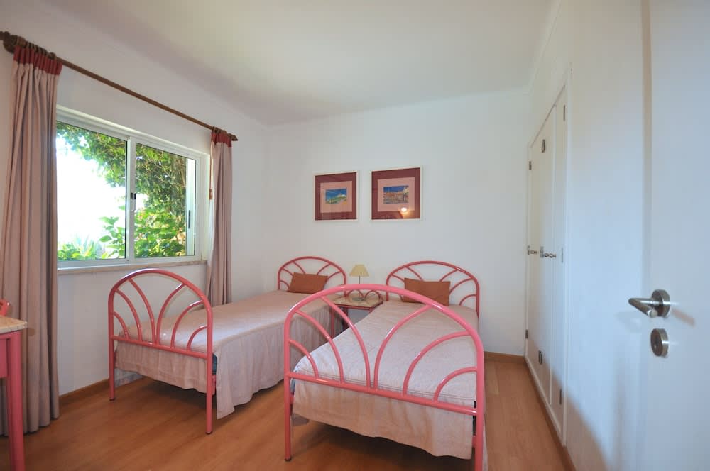 Stylish and Well-equipped, Private Pool, Close to Amenities, Free AC & Wifi 2