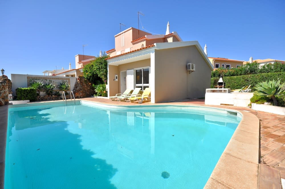 Stylish and Well-equipped, Private Pool, Close to Amenities, Free AC & Wifi 1