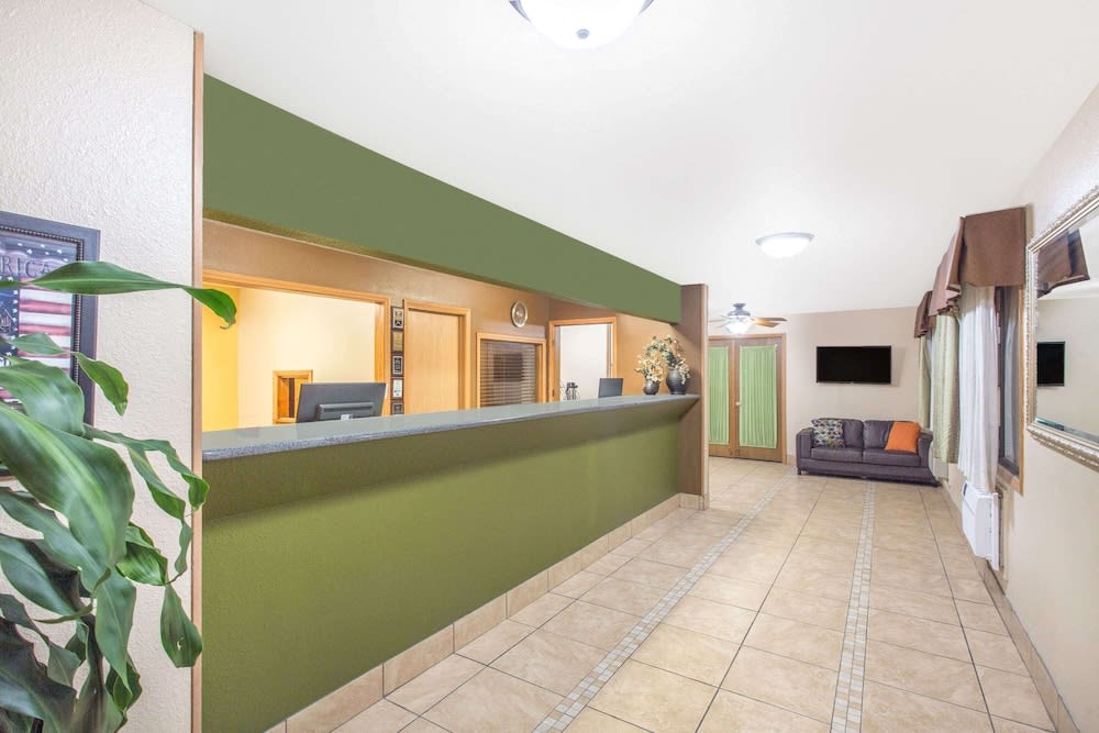 Baymont by Wyndham Dubuque 2