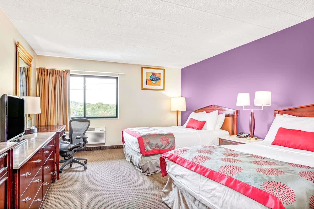Ramada by Wyndham Rockaway 5