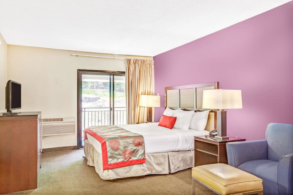 Ramada by Wyndham Rockaway 4
