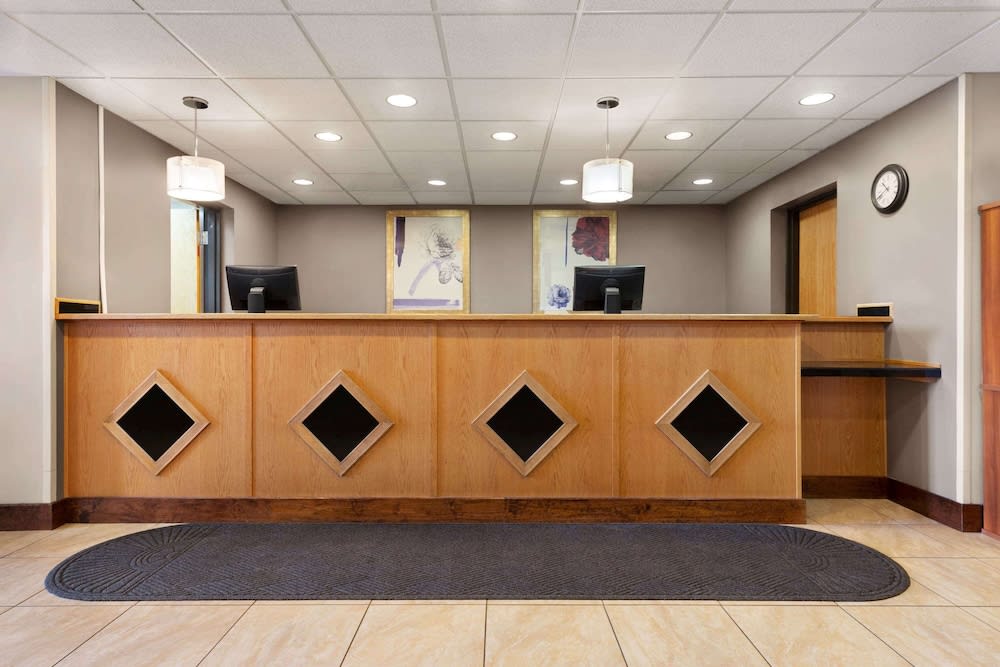 Howard Johnson by Wyndham Billings 2