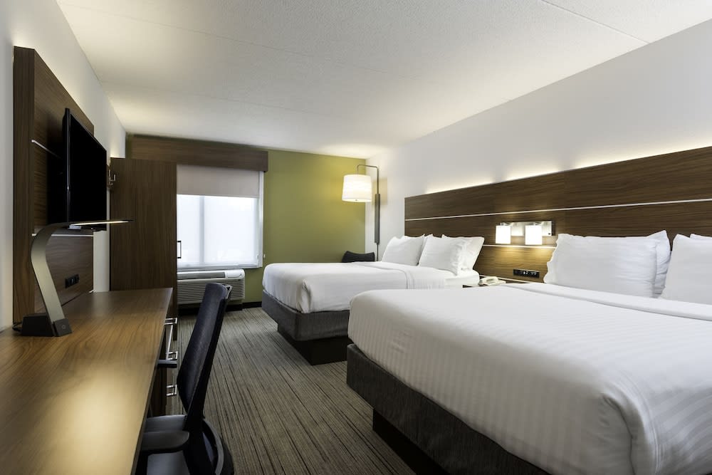 Holiday Inn Express & Suites Charlotte Arpt-Belmont by IHG 3