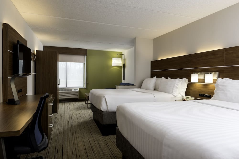 Holiday Inn Express & Suites Charlotte Arpt-Belmont by IHG 4