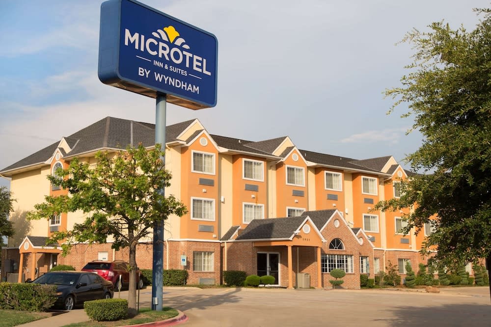 Microtel Inn & Suites by Wyndham Garland/Dallas 1
