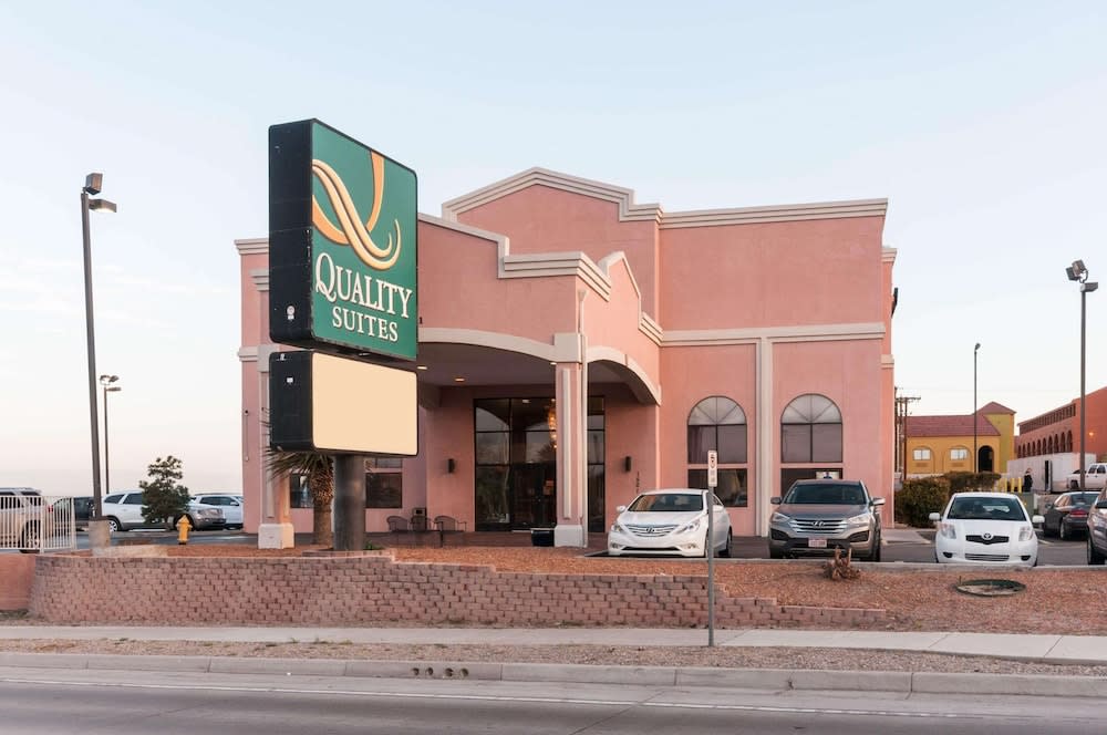 Quality Suites Albuquerque Airport 1