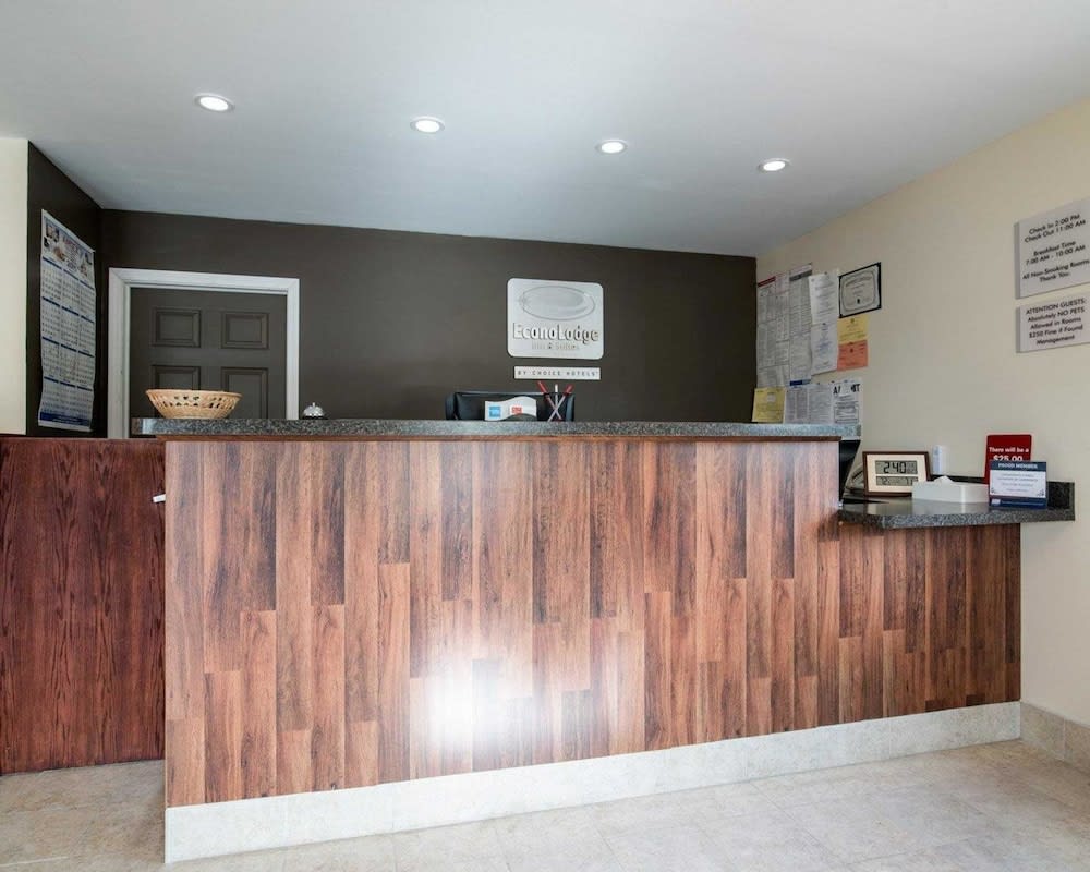 Econo Lodge Inn & Suites Canandaigua 2