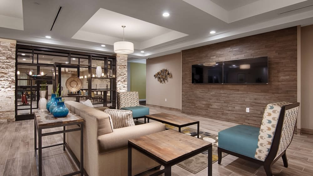 Best Western Plus College Station Inn & Suites 2