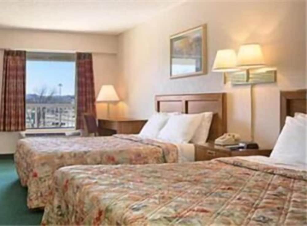 Days Inn by Wyndham Apple Valley Pigeon Forge/Sevierville 5