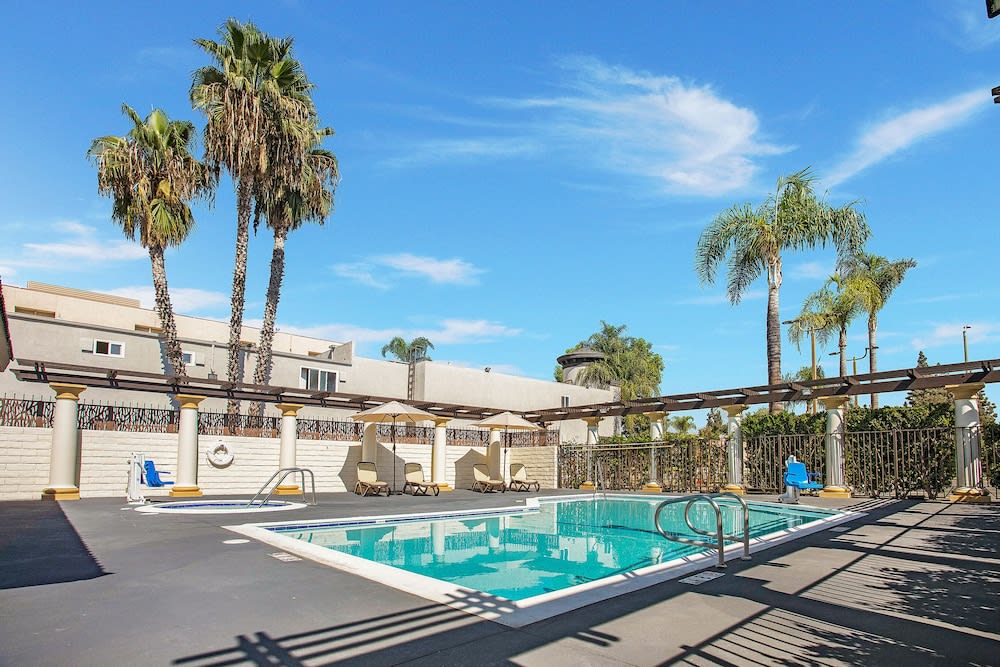 Stanford Inn & Suites Anaheim 1
