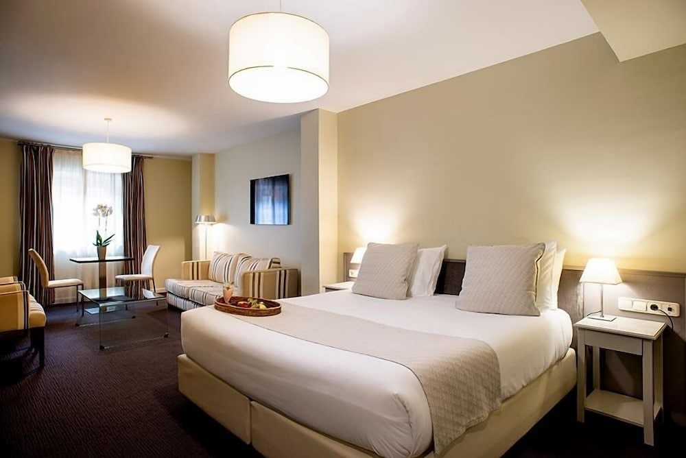 Ikonik Plaza Mercado 1