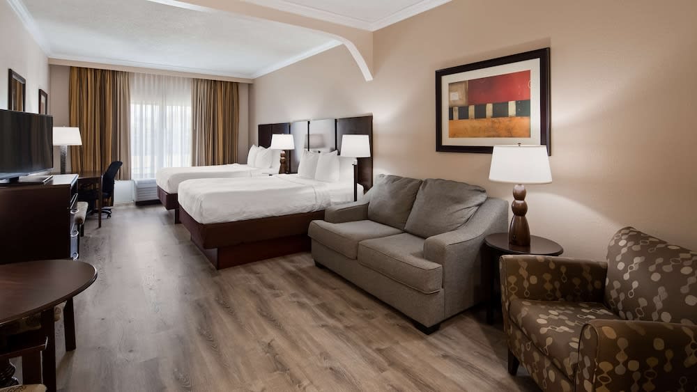 Best Western Plus Ambassador Suites 1