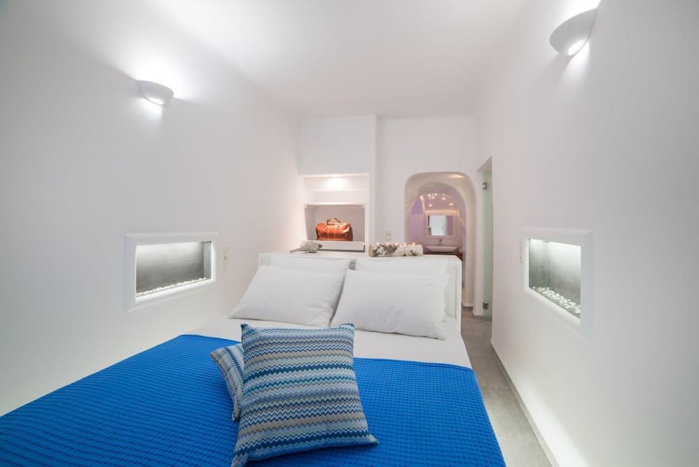 Fira Deep Blue Suites 2