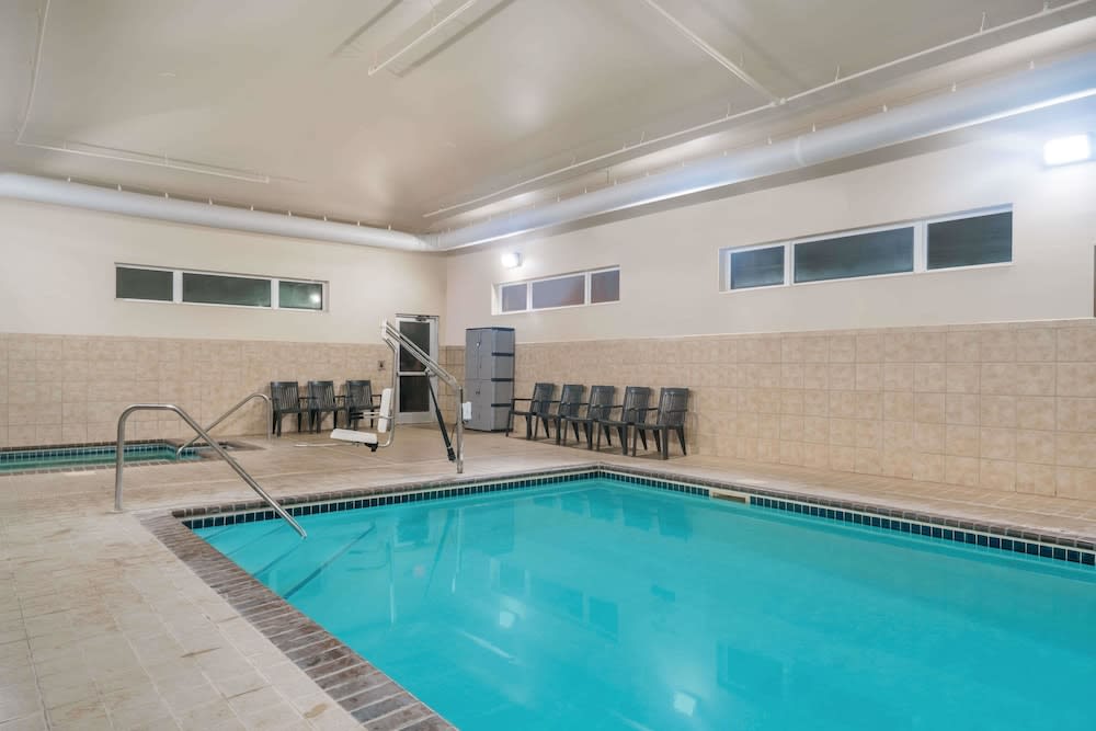 Microtel Inn & Suites by Wyndham Springfield 1