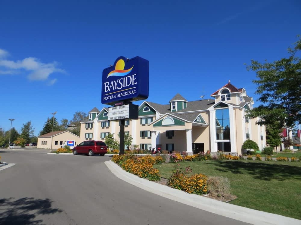 Bayside Hotel of Mackinac 1