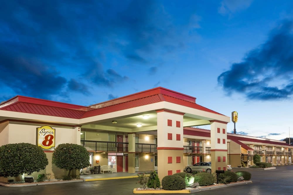Super 8 by Wyndham Tifton 1