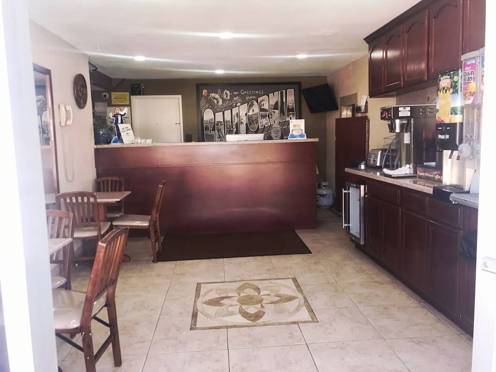 Super 8 by Wyndham Redlands/San Bernardino 2