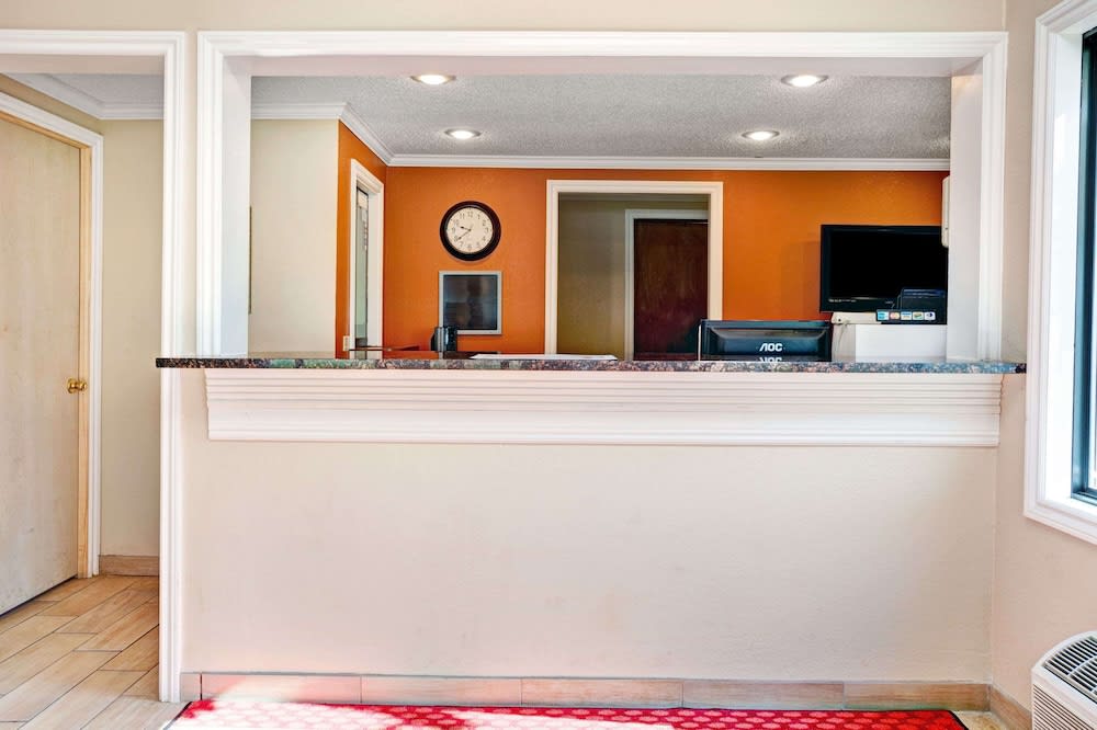 Knights Inn Sterling Heights 2