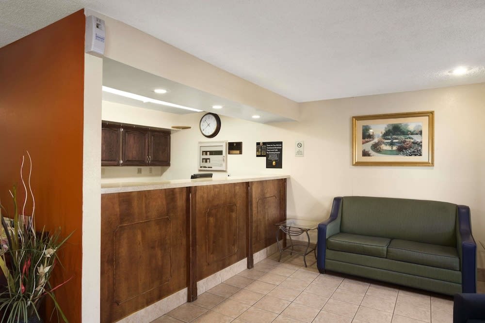 Super 8 by Wyndham Prestonsburg 4