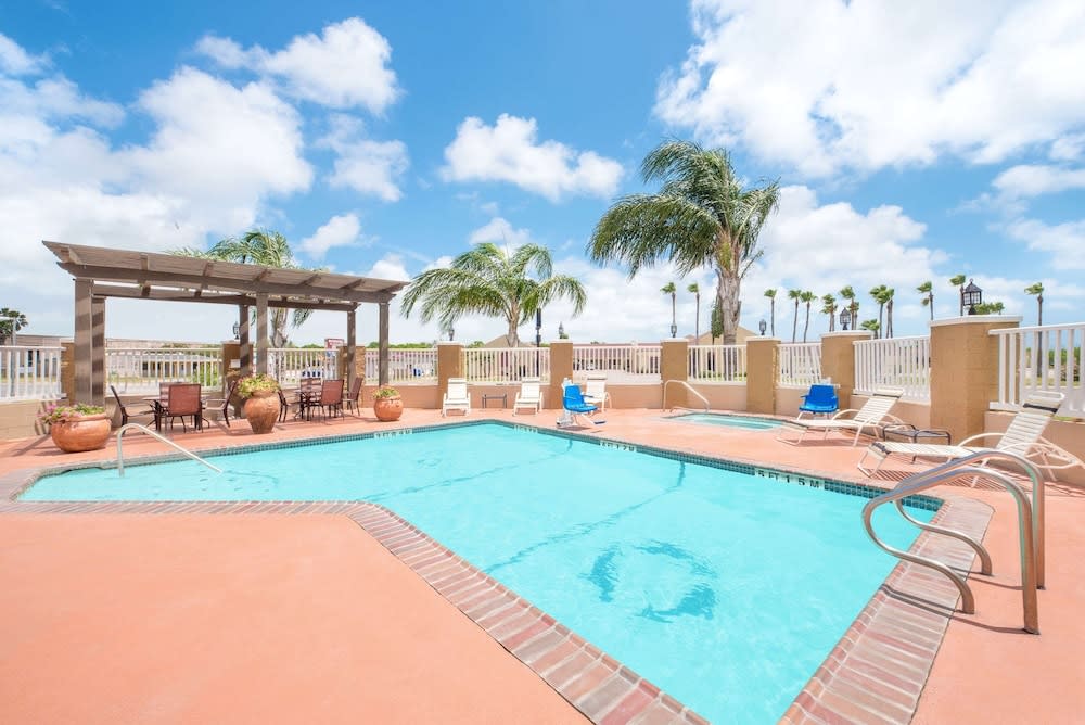 Microtel Inn & Suites by Wyndham Corpus Christi/Aransas Pass 1