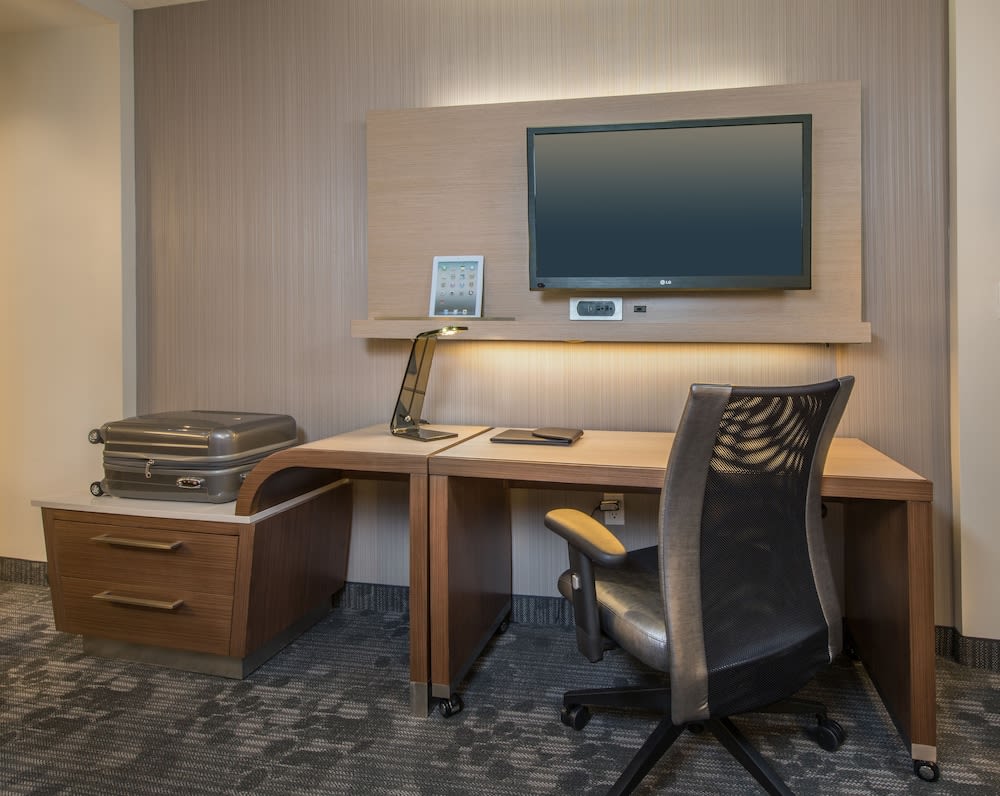 Courtyard by Marriott Dallas Plano/The Colony 5