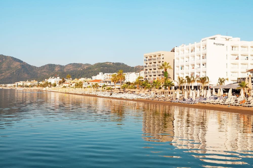 The Beachfront Hotel Adult Only 16 Plus 1