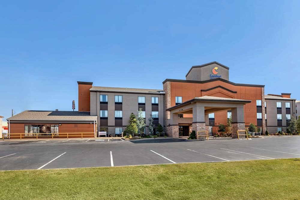 Comfort Inn & Suites Pauls Valley - City Lake 1