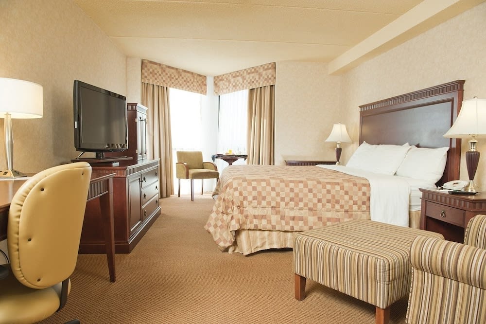 Quality Inn & Suites Bay Front 4