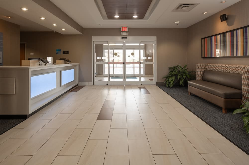 Holiday Inn Express & Suites LENOIR CITY (KNOXVILLE AREA) by IHG 2