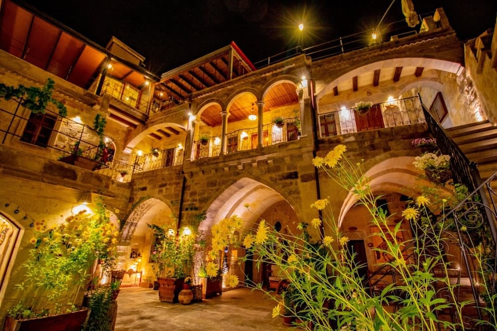 Aren Cave Hotel And Art Gallery 1