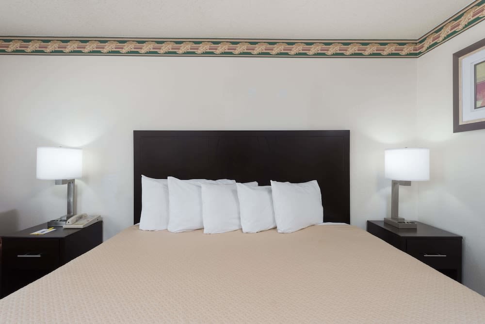 Days Inn by Wyndham Mexico 3