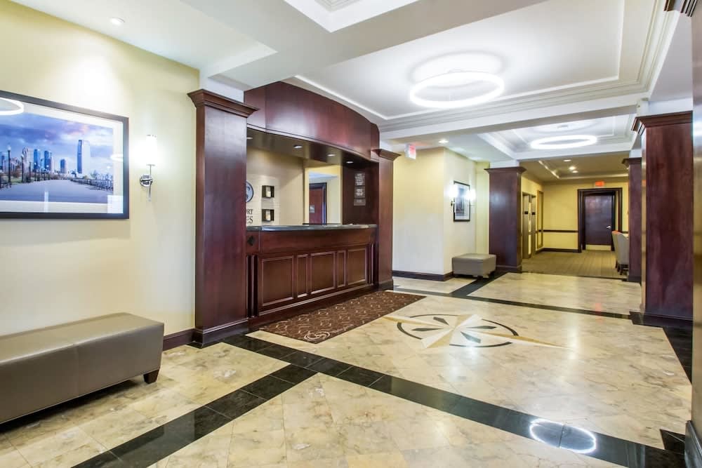 Comfort Suites at Woodbridge 2