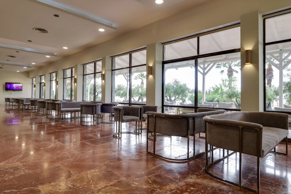 Calamos Beach Family Club 3