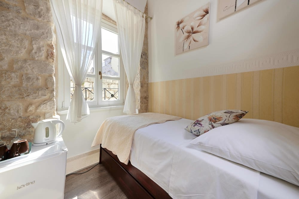 Palace Central Square 5