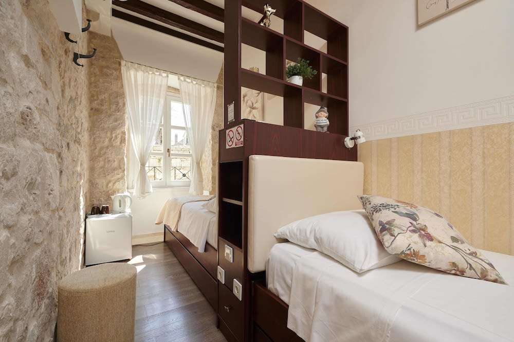 Palace Central Square 4