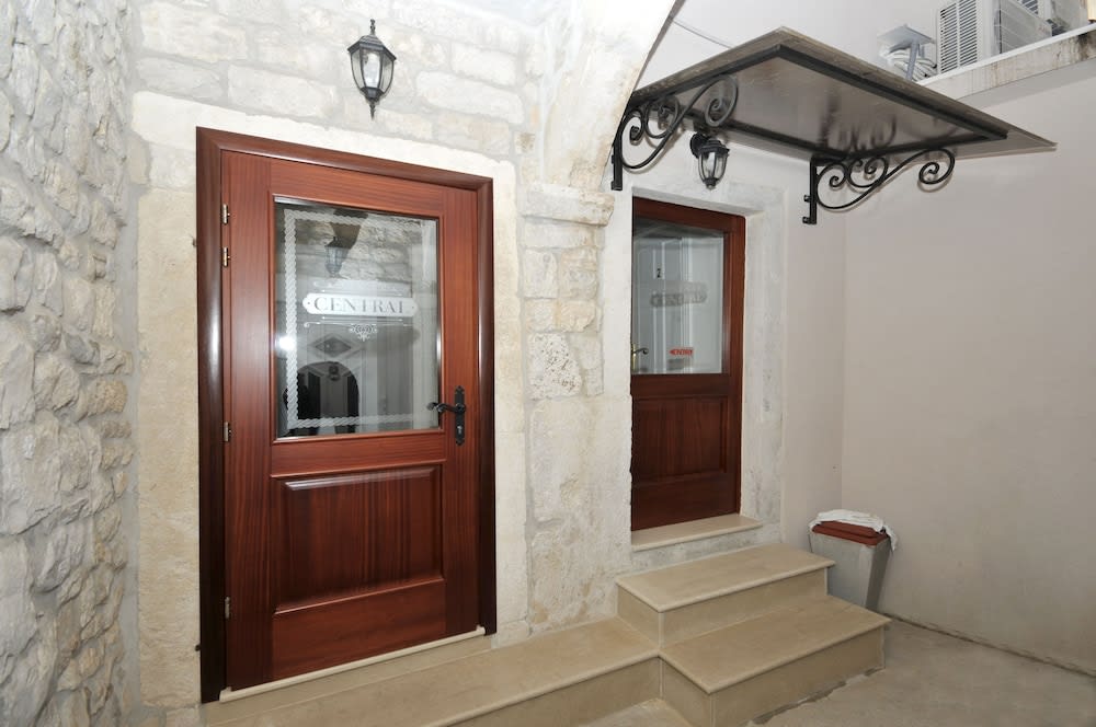 Palace Central Square 2