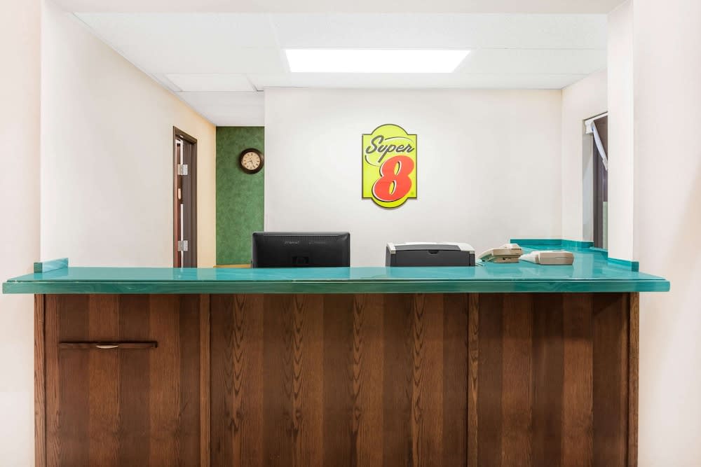 Super 8 by Wyndham Conway 2