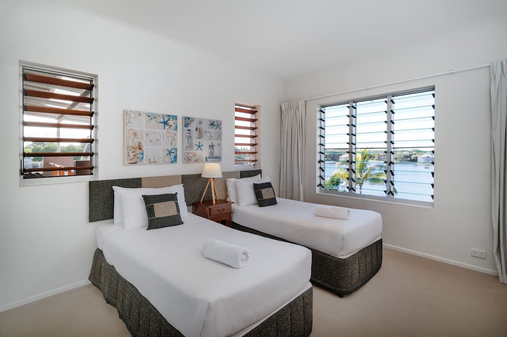 Family Beach House at Twin Waters Resort 5