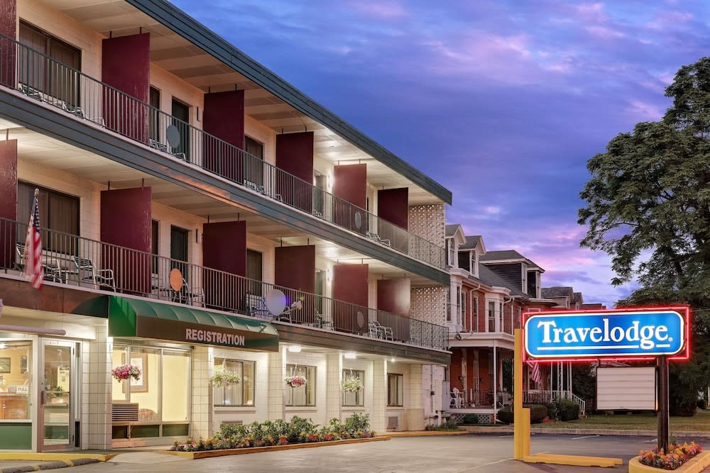 Travelodge by Wyndham Chambersburg 1