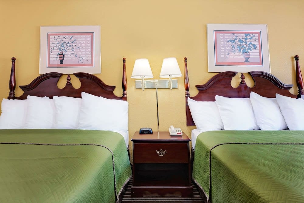 Travelodge by Wyndham Chambersburg 3