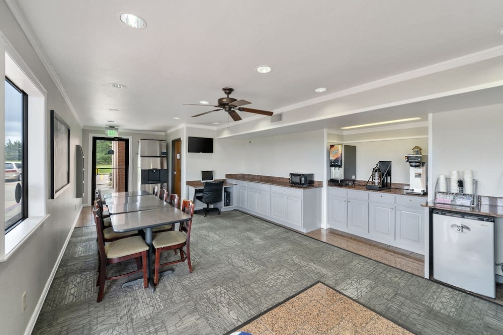 Super 8 by Wyndham Mount Vernon 4