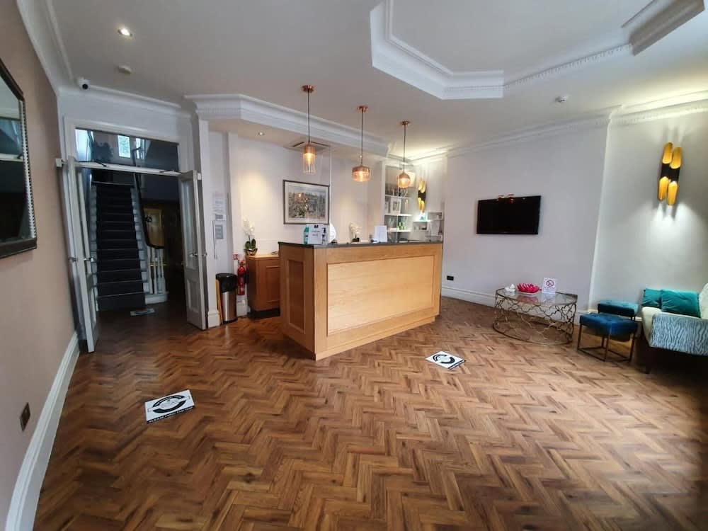 The Beverley Hotel London - Victoria 2