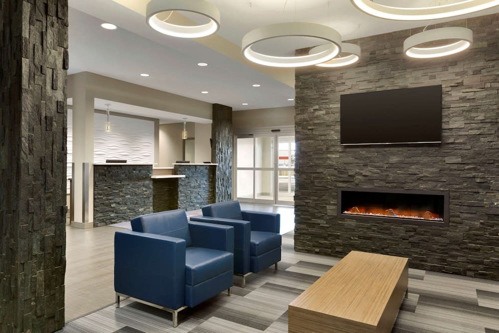 Days Inn & Suites by Wyndham Warman 2