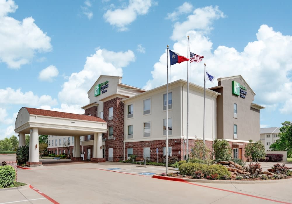 Holiday Inn Express & Suites CLEBURNE by IHG 1
