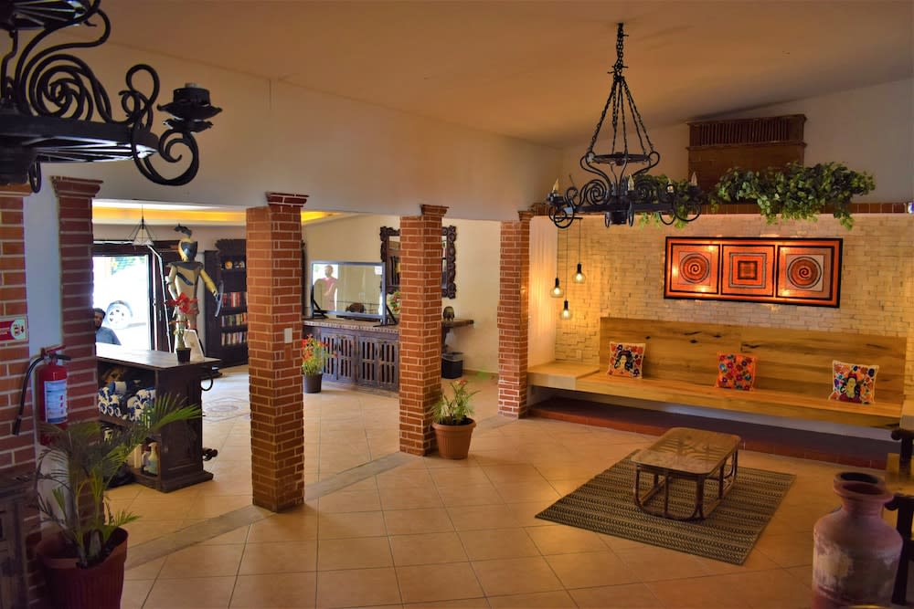 Hacienda Morelos Beachfront Hotel 3