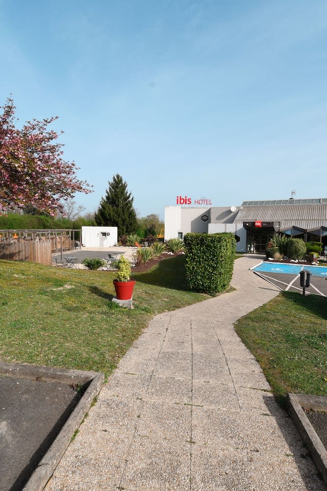 ibis Saintes 1